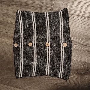 Adorable tube top with buttons